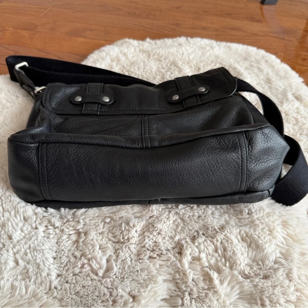 Ralph Lauren Messenger Black Leather Crossbody Bag - Picture 7 of 14